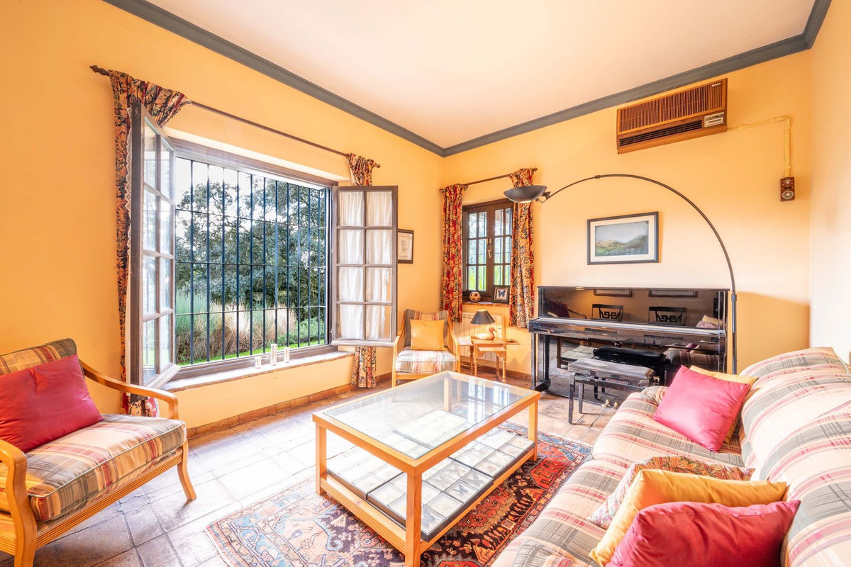 Se vende Finca - Cortijo de 6 dormitorios en Costa Del Sol, Málaga, España
