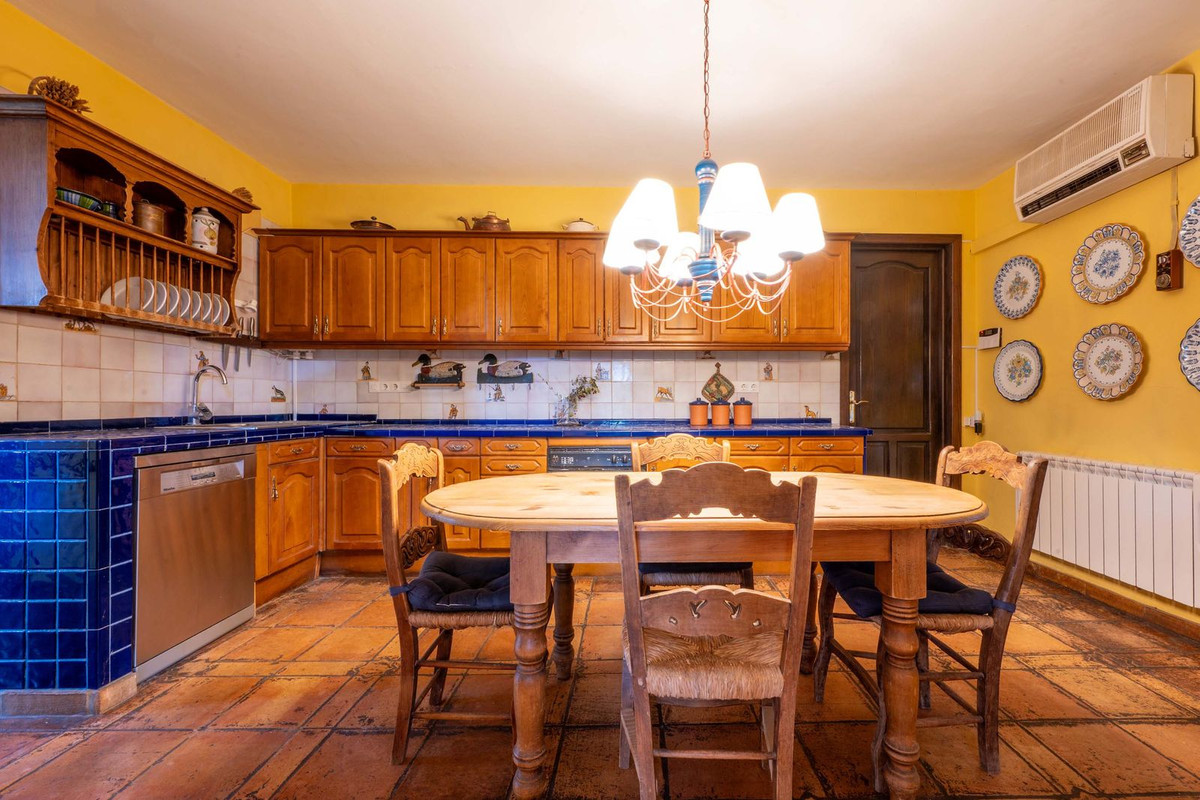 Se vende Finca - Cortijo de 6 dormitorios en Costa Del Sol, Málaga, España