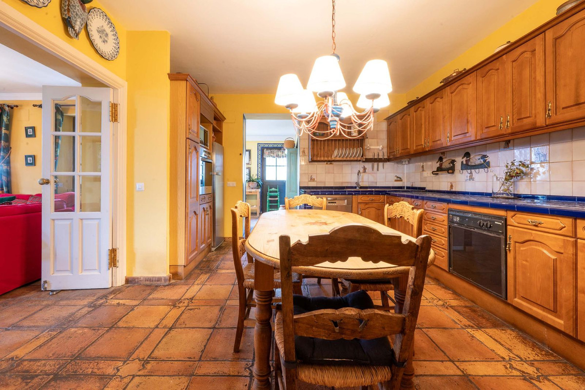 Se vende Finca - Cortijo de 6 dormitorios en Costa Del Sol, Málaga, España
