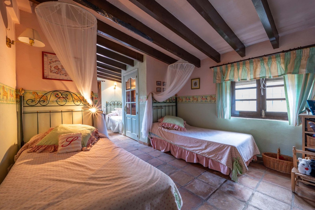 Se vende Finca - Cortijo de 6 dormitorios en Costa Del Sol, Málaga, España