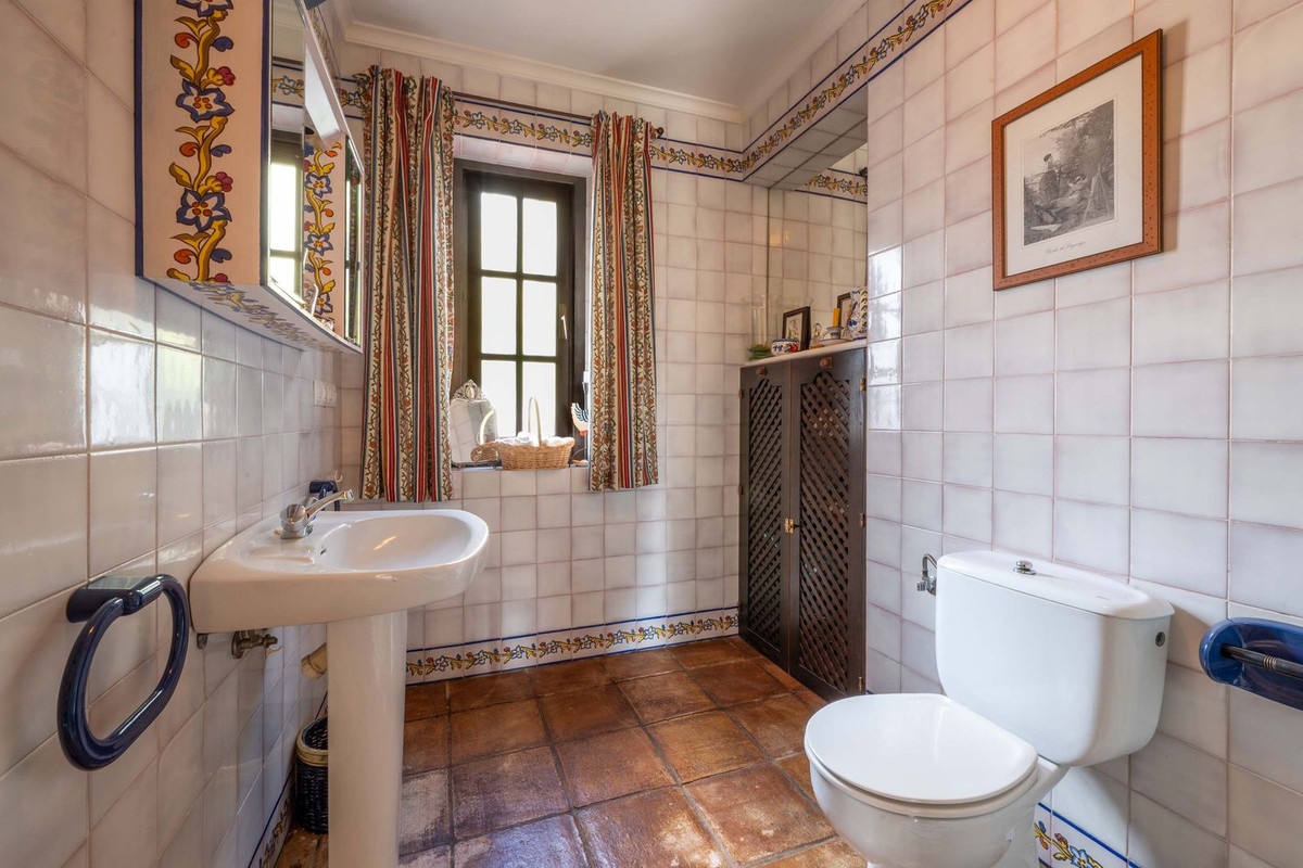 Se vende Finca - Cortijo de 6 dormitorios en Costa Del Sol, Málaga, España