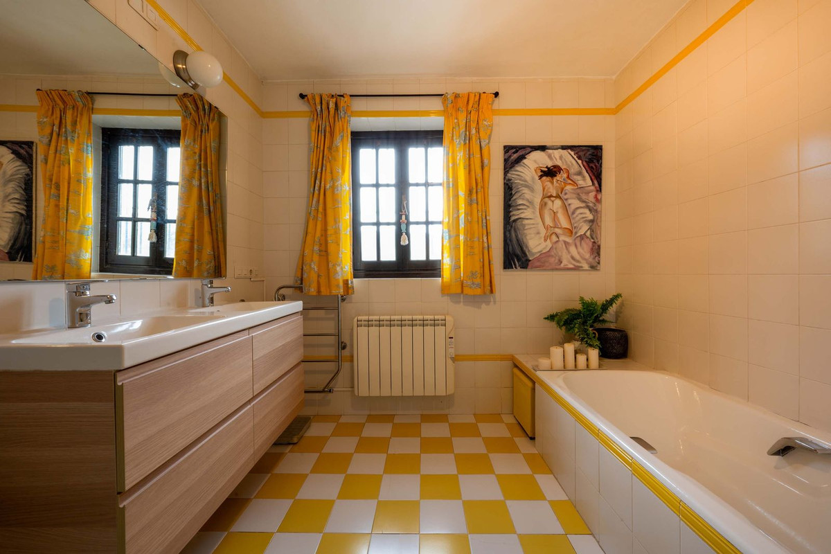 Se vende Finca - Cortijo de 6 dormitorios en Costa Del Sol, Málaga, España