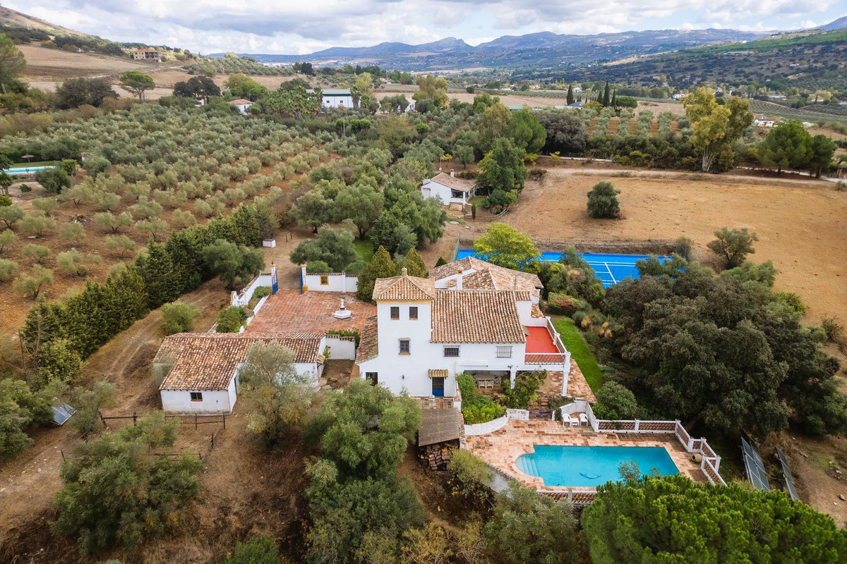 Se vende Finca - Cortijo de 6 dormitorios en Costa Del Sol, Málaga, España