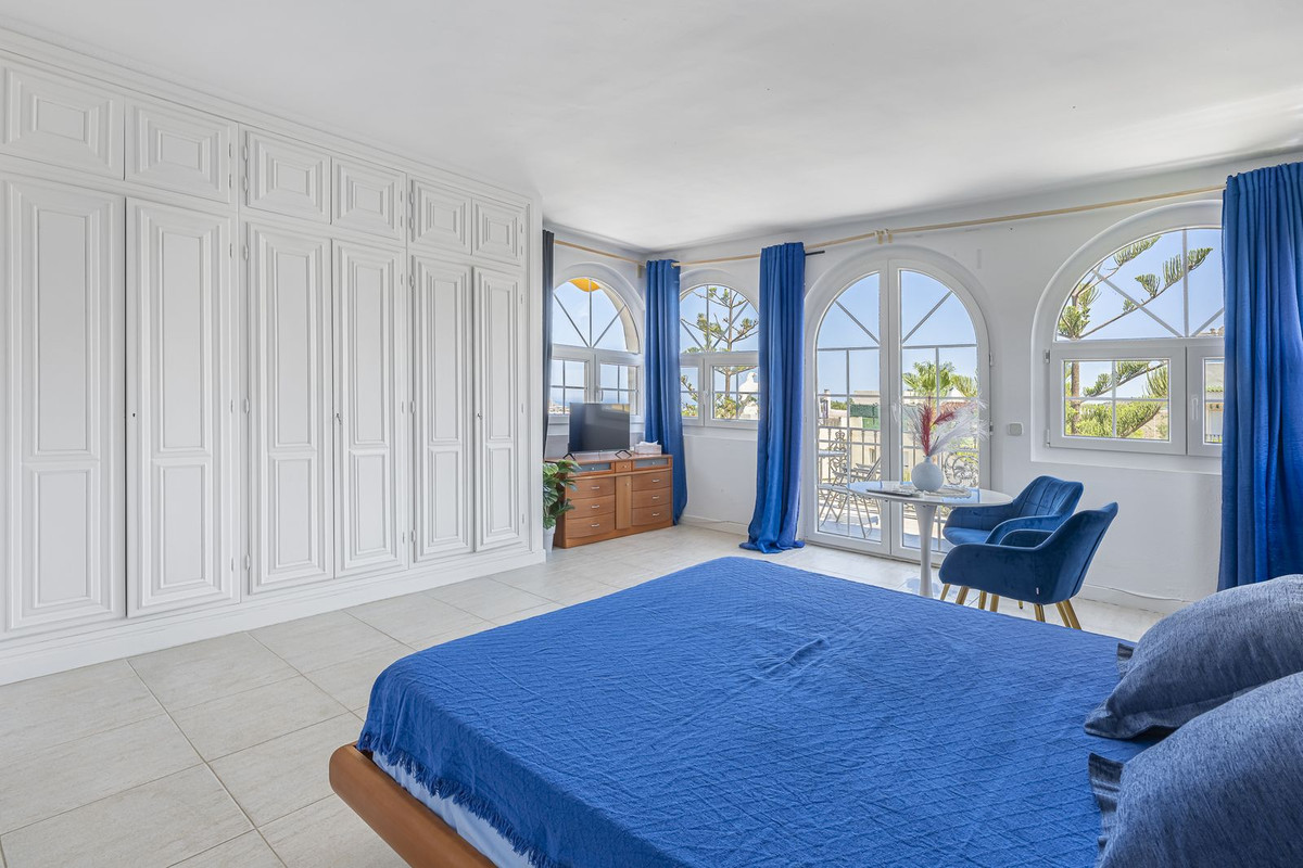 5 Bed Townhouse for sale in Mijas Costa Del Sol, Málaga, Spain