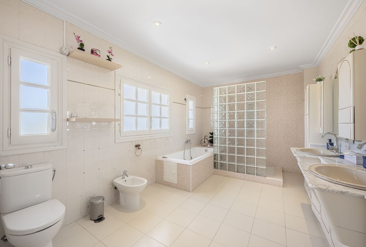 5 Bed Townhouse for sale in Mijas Costa Del Sol, Málaga, Spain