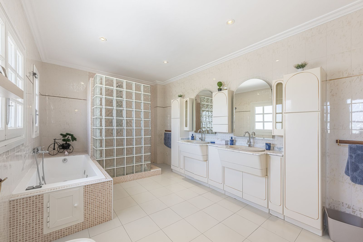 5 Bed Townhouse for sale in Mijas Costa Del Sol, Málaga, Spain