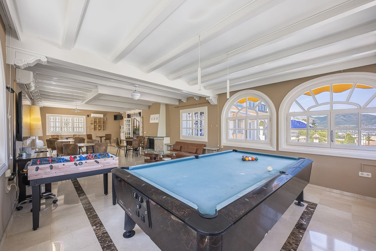 5 Bed Townhouse for sale in Mijas Costa Del Sol, Málaga, Spain