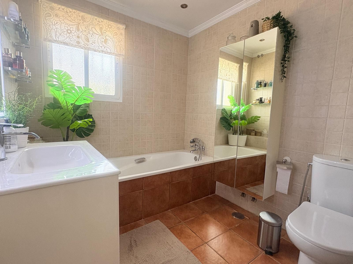5 Bed Townhouse for sale in Cerros Del Aguila Costa Del Sol, Málaga, Spain