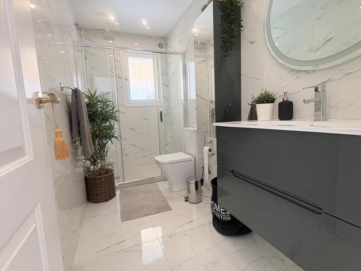 5 Bed Townhouse for sale in Cerros Del Aguila Costa Del Sol, Málaga, Spain