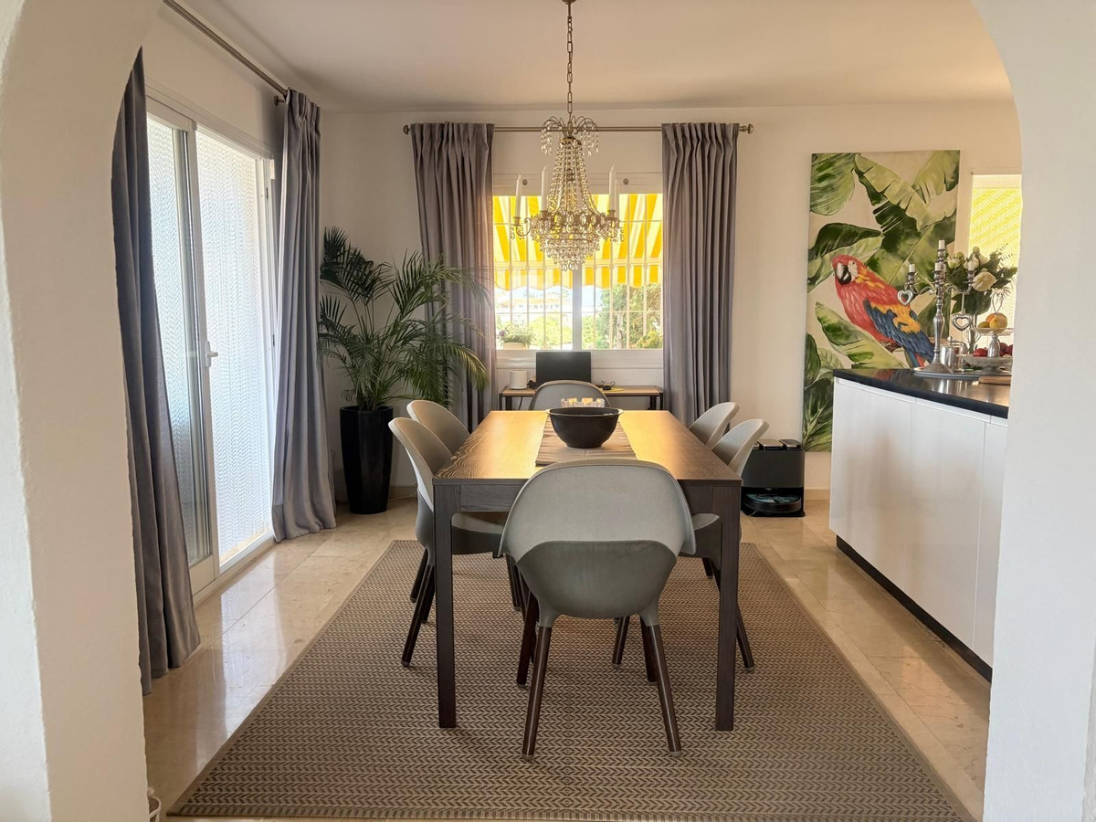 5 Bed Townhouse for sale in Cerros Del Aguila Costa Del Sol, Málaga, Spain