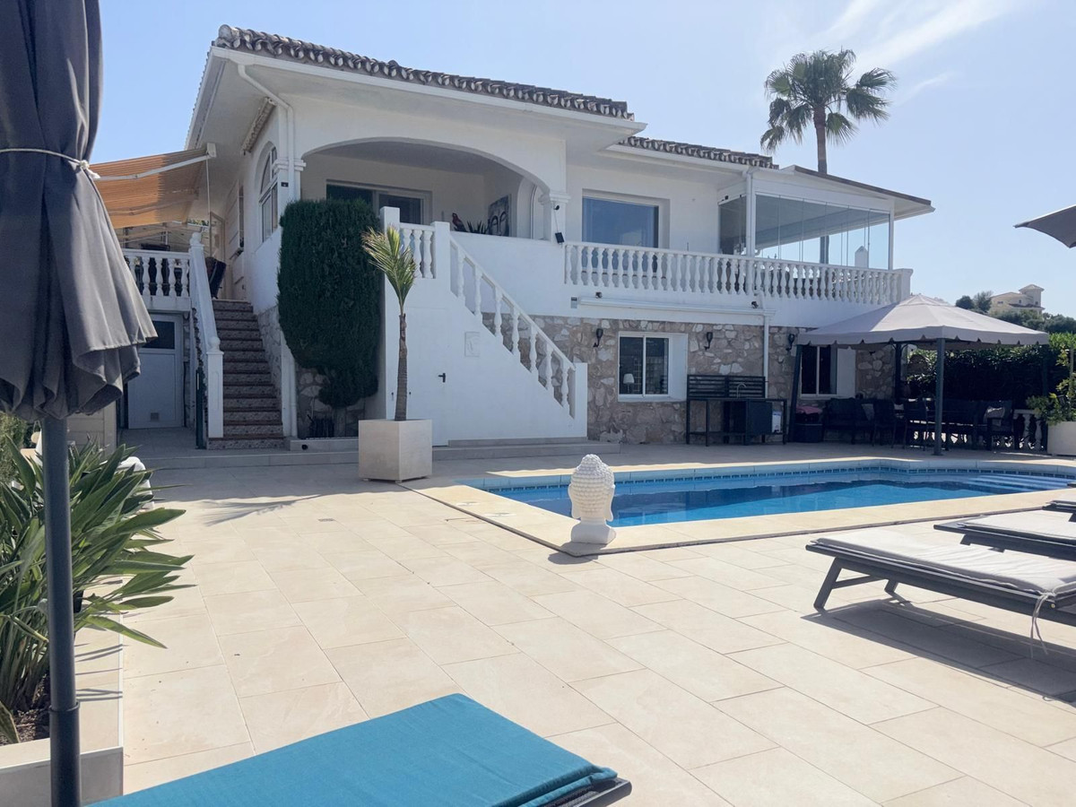 5 Bed Townhouse for sale in Cerros Del Aguila Costa Del Sol, Málaga, Spain