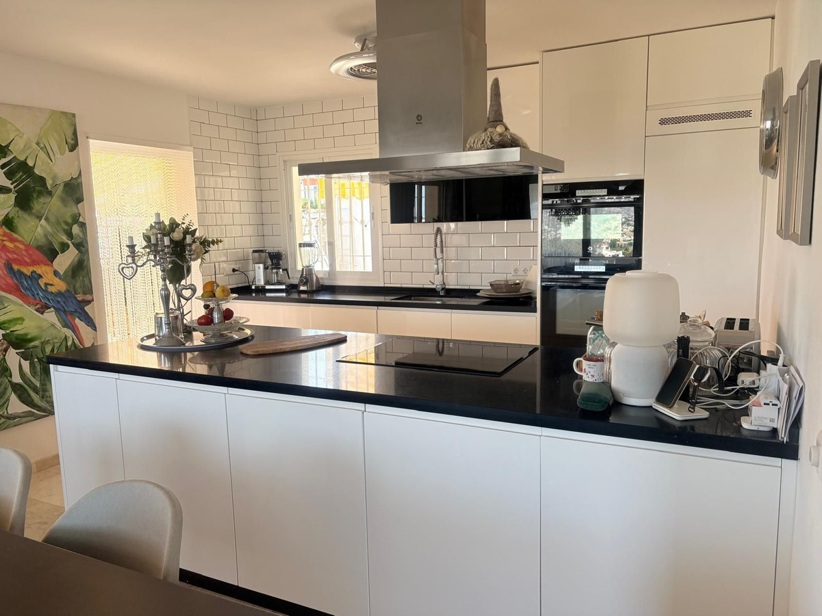 5 Bed Townhouse for sale in Cerros Del Aguila Costa Del Sol, Málaga, Spain