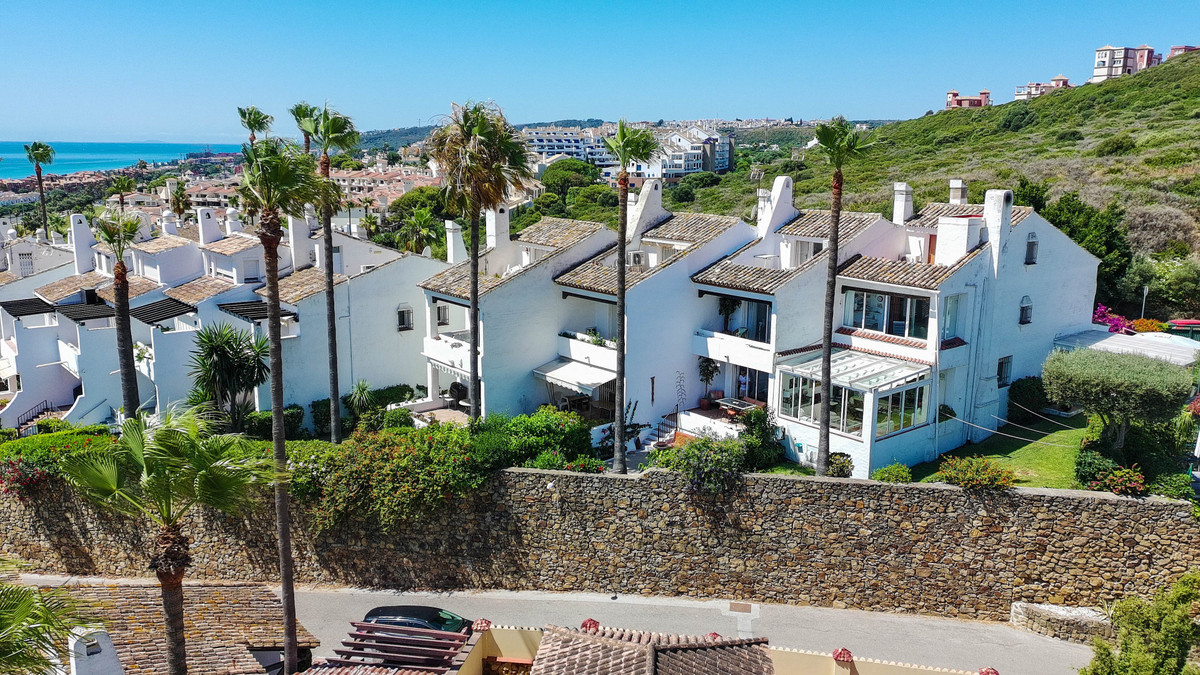 3 Bed Townhouse for sale in La Duquesa Costa Del Sol, Málaga, Spain