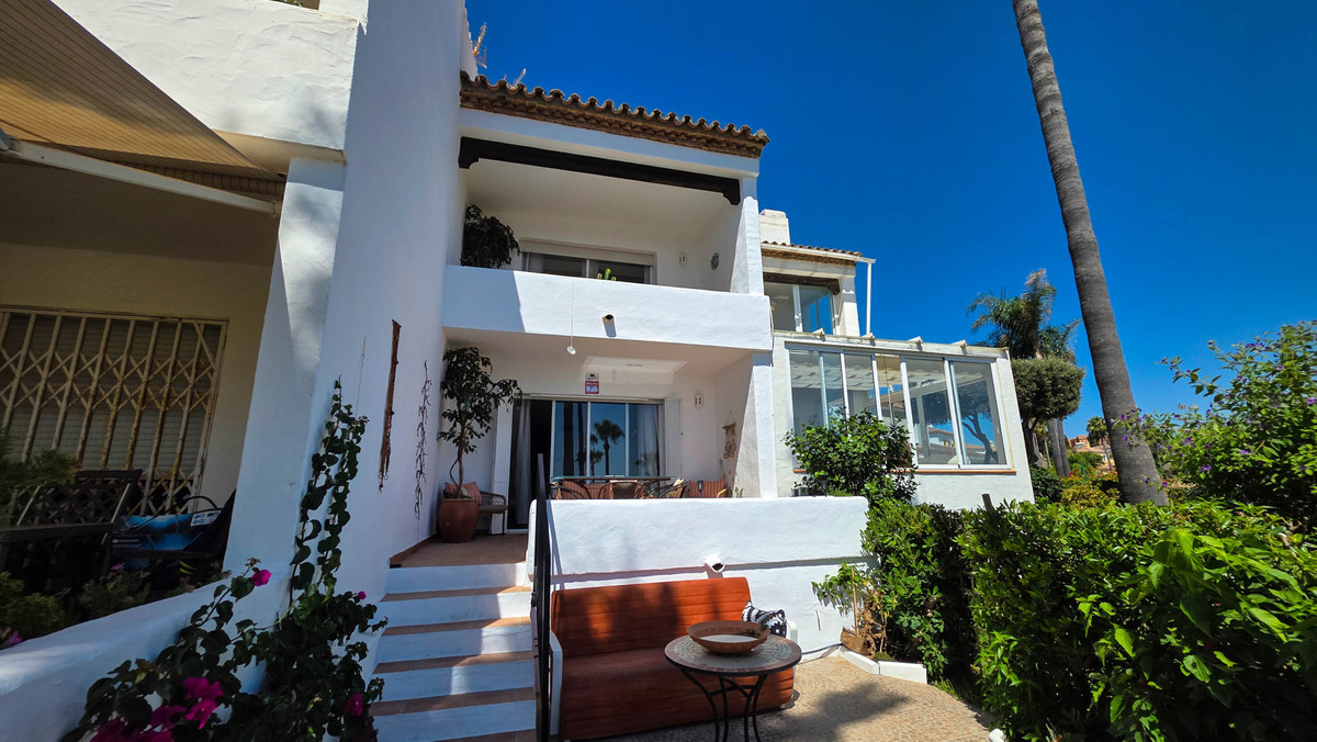 3 Bed Townhouse for sale in La Duquesa Costa Del Sol, Málaga, Spain