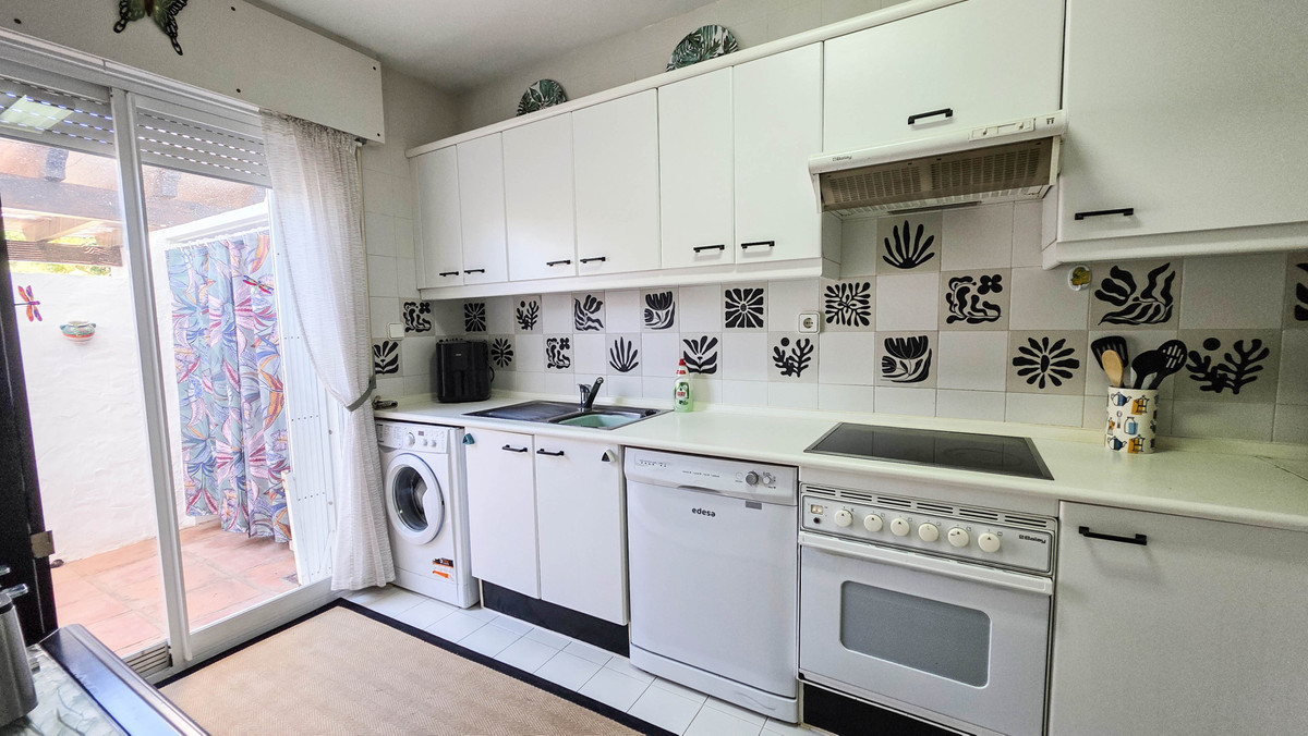 3 Bed Townhouse for sale in La Duquesa Costa Del Sol, Málaga, Spain