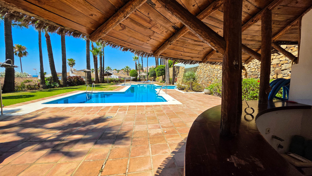 3 Bed Townhouse for sale in La Duquesa Costa Del Sol, Málaga, Spain