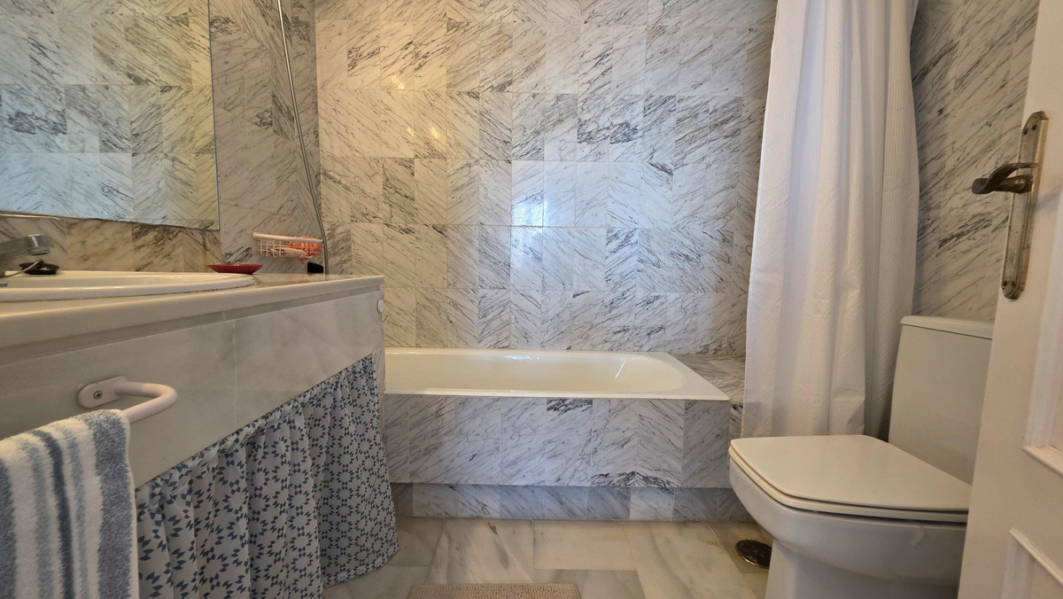 3 Bed Townhouse for sale in La Duquesa Costa Del Sol, Málaga, Spain