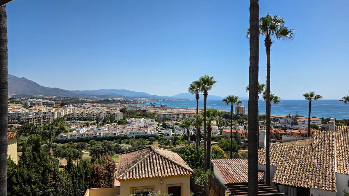 3 Bed Townhouse for sale in La Duquesa Costa Del Sol, Málaga, Spain