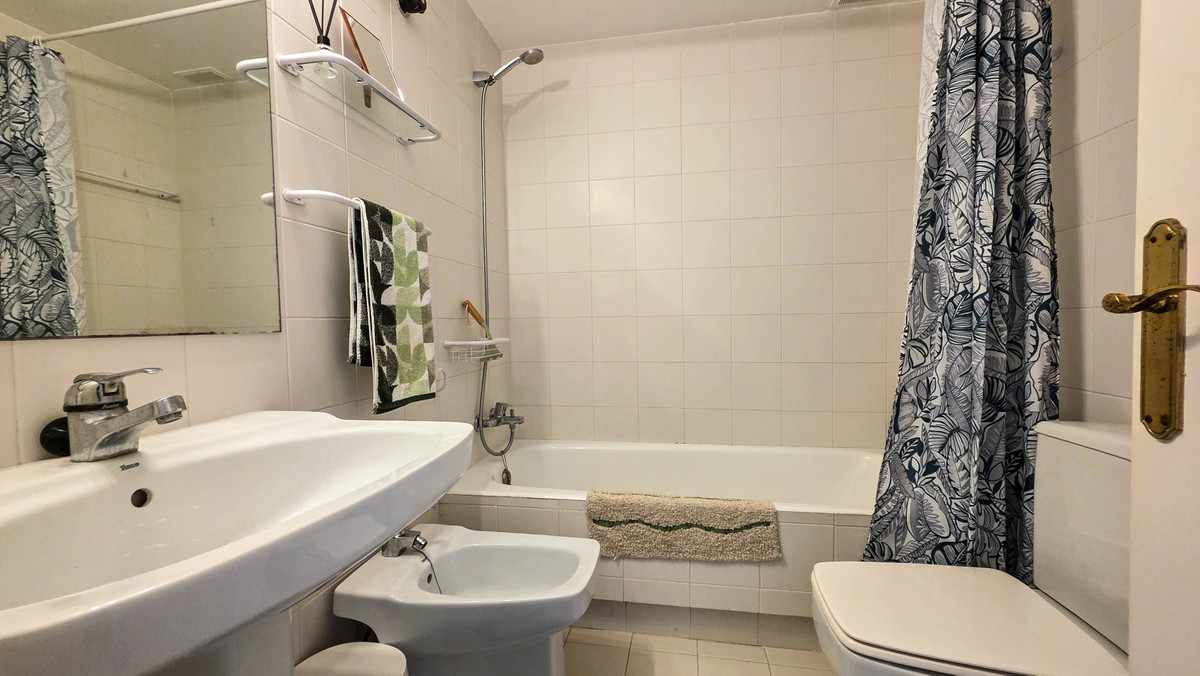 3 Bed Townhouse for sale in La Duquesa Costa Del Sol, Málaga, Spain