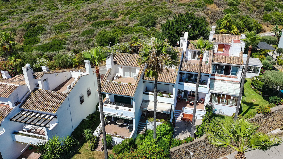 3 Bed Townhouse for sale in La Duquesa Costa Del Sol, Málaga, Spain