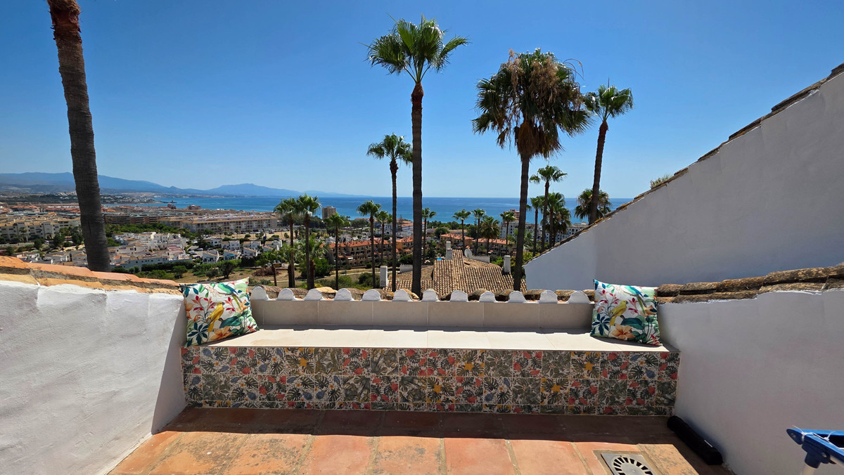 3 Bed Townhouse for sale in La Duquesa Costa Del Sol, Málaga, Spain