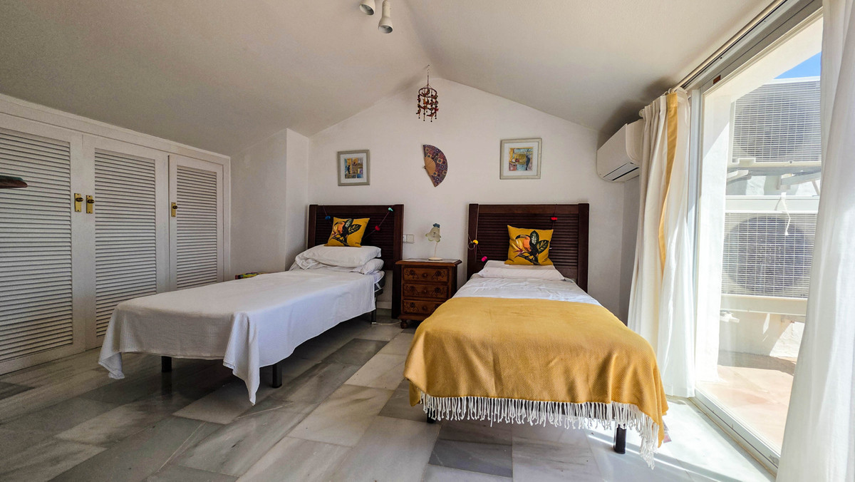 3 Bed Townhouse for sale in La Duquesa Costa Del Sol, Málaga, Spain