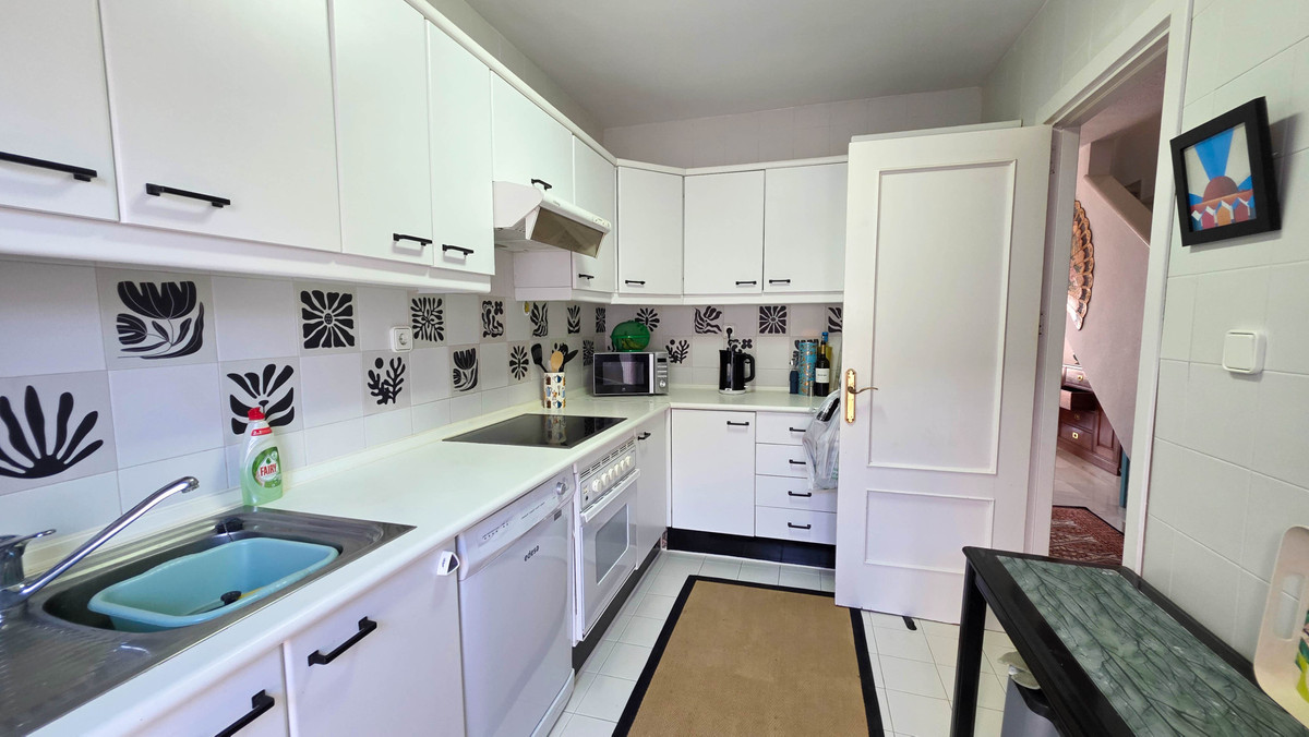 3 Bed Townhouse for sale in La Duquesa Costa Del Sol, Málaga, Spain