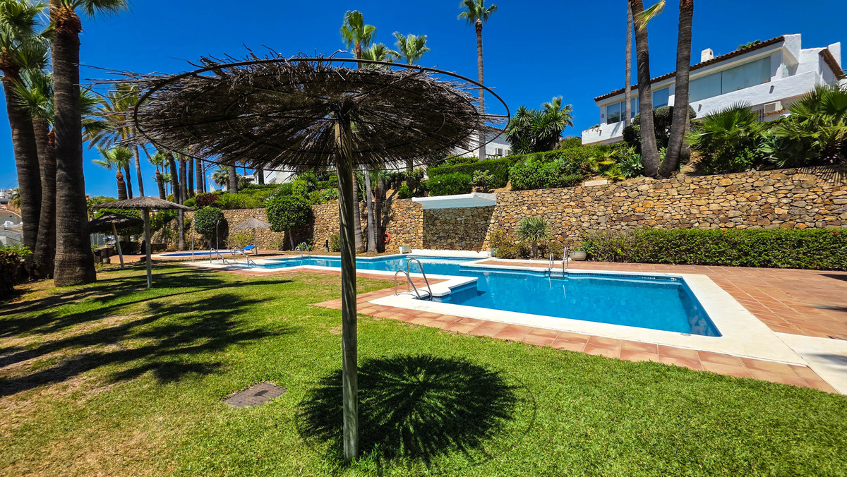 3 Bed Townhouse for sale in La Duquesa Costa Del Sol, Málaga, Spain