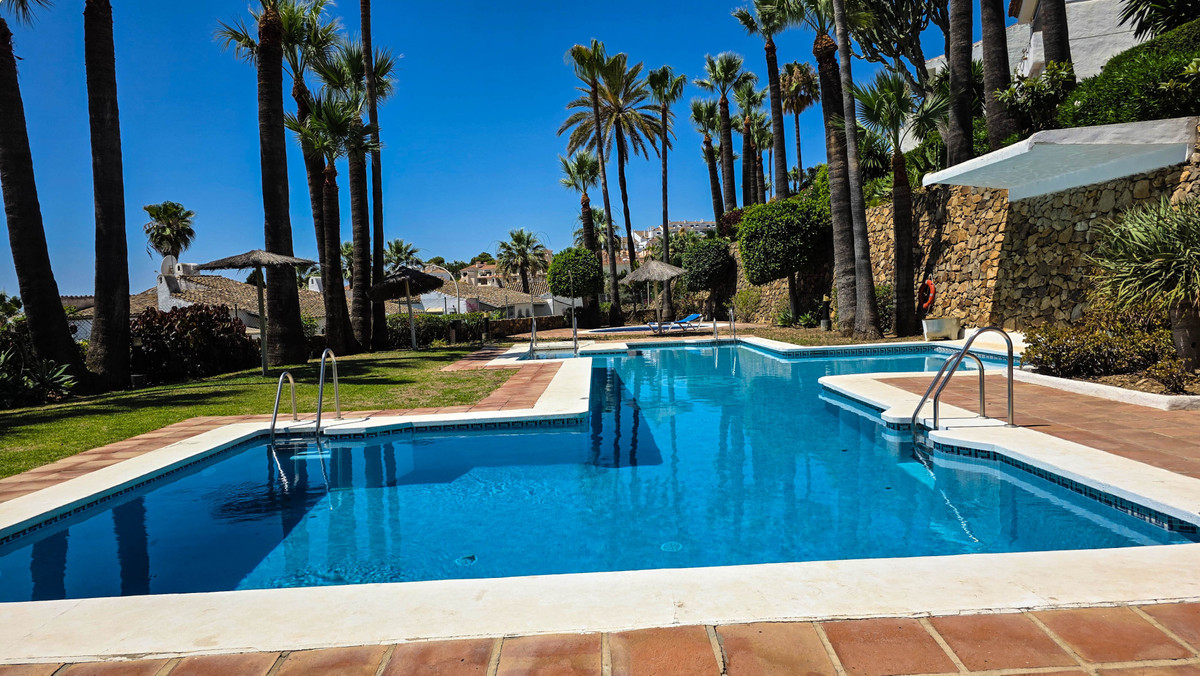 3 Bed Townhouse for sale in La Duquesa Costa Del Sol, Málaga, Spain
