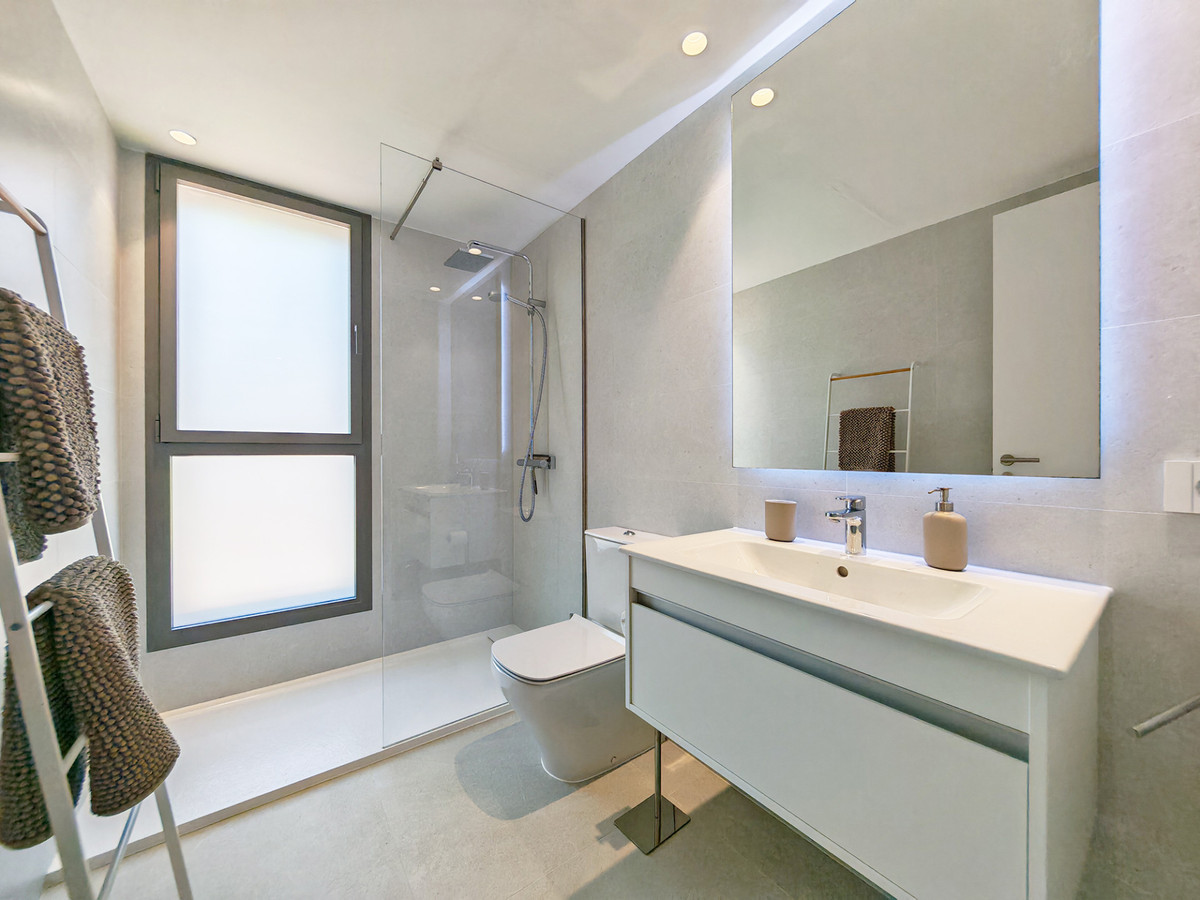 3 Bed Apartment for sale in Selwo Costa Del Sol, Málaga, Spain