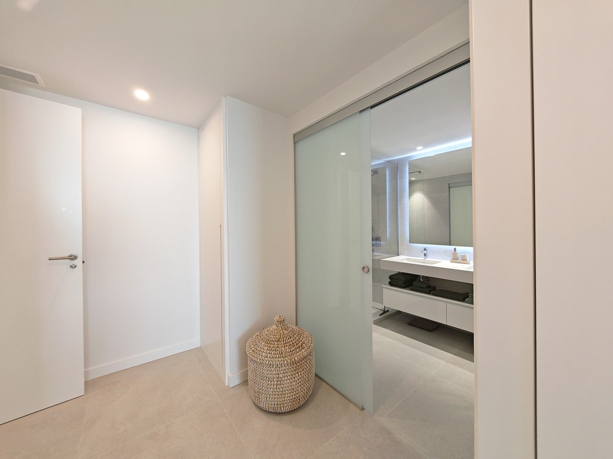 3 Bed Apartment for sale in Selwo Costa Del Sol, Málaga, Spain