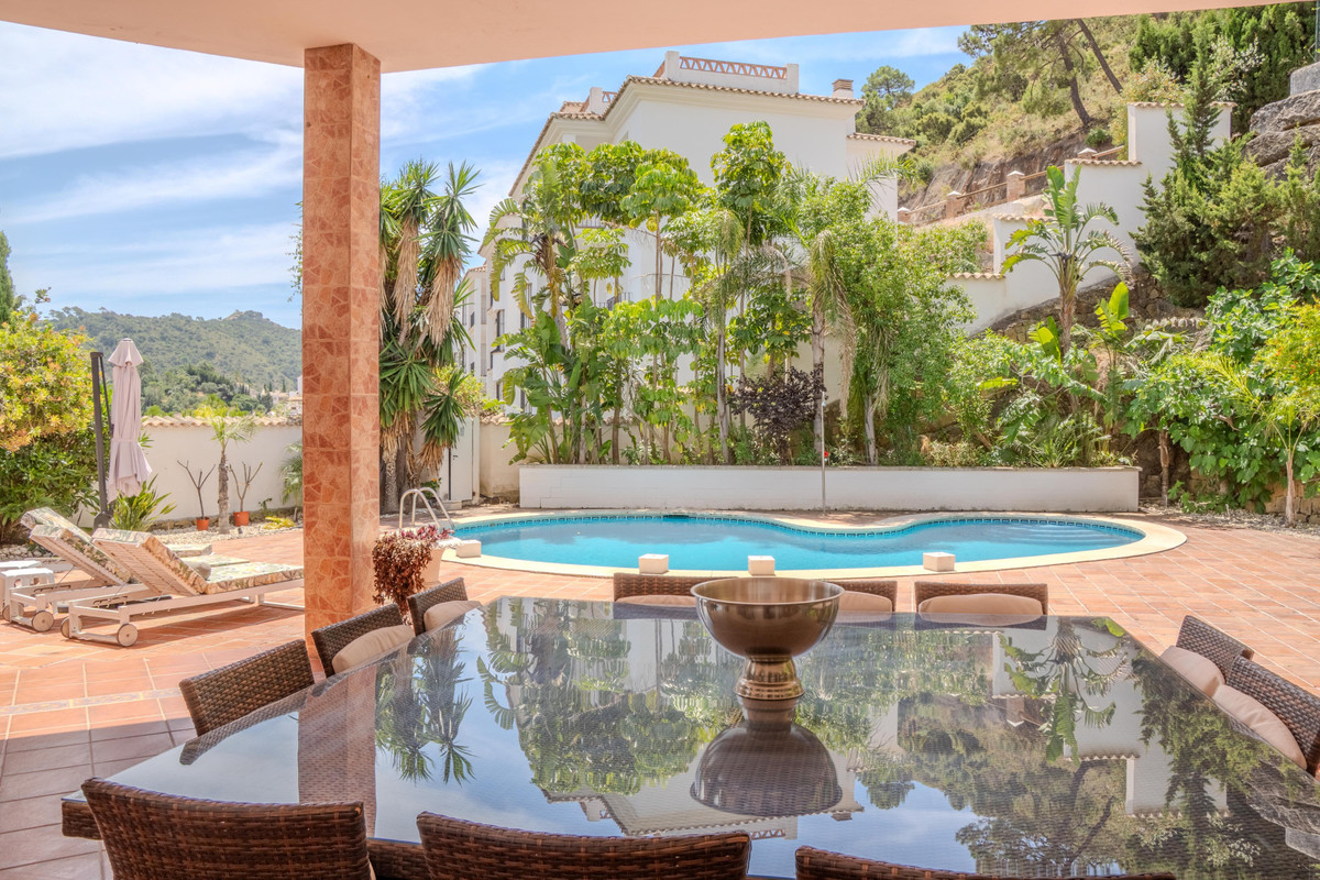 6 Bed Townhouse for sale in Benahavís Costa Del Sol, Málaga, Spain