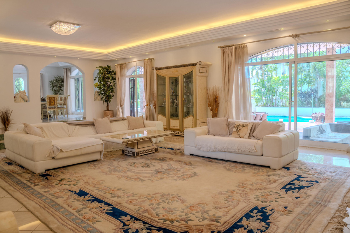 6 Bed Townhouse for sale in Benahavís Costa Del Sol, Málaga, Spain