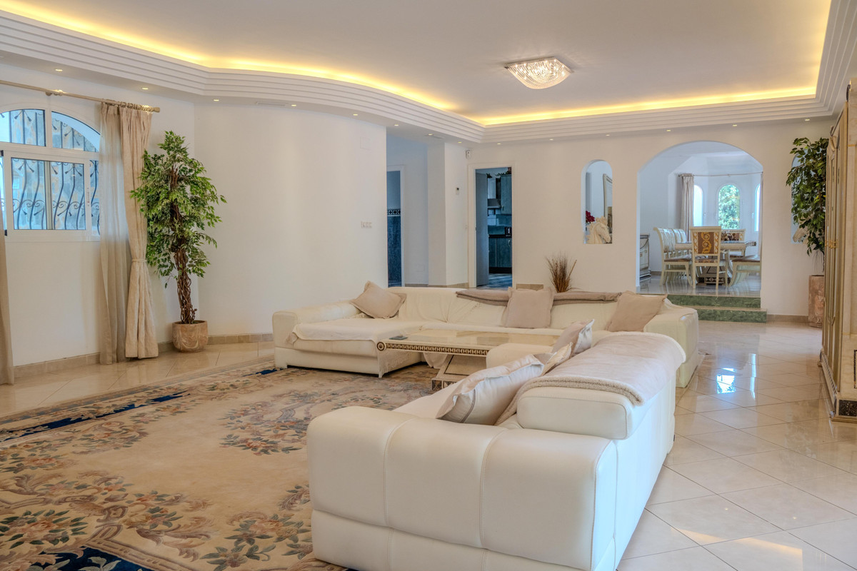 6 Bed Townhouse for sale in Benahavís Costa Del Sol, Málaga, Spain