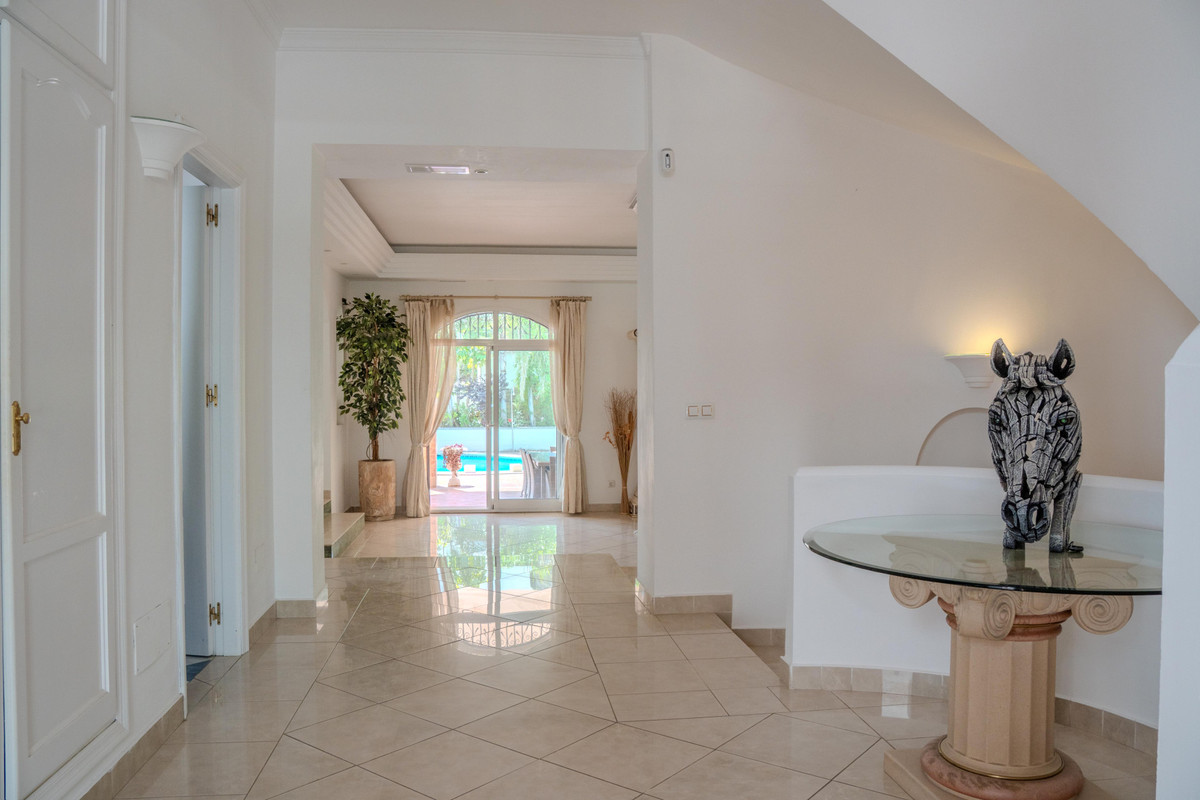 6 Bed Townhouse for sale in Benahavís Costa Del Sol, Málaga, Spain