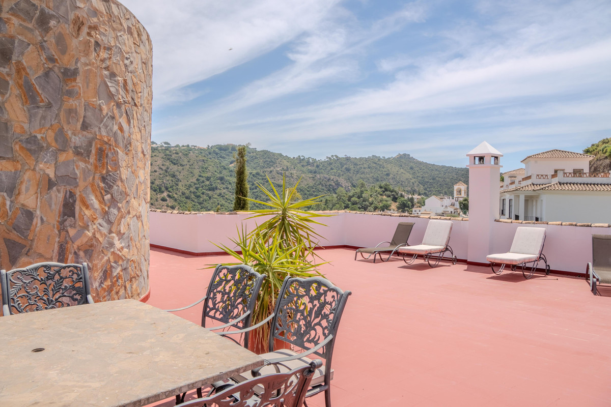 6 Bed Townhouse for sale in Benahavís Costa Del Sol, Málaga, Spain