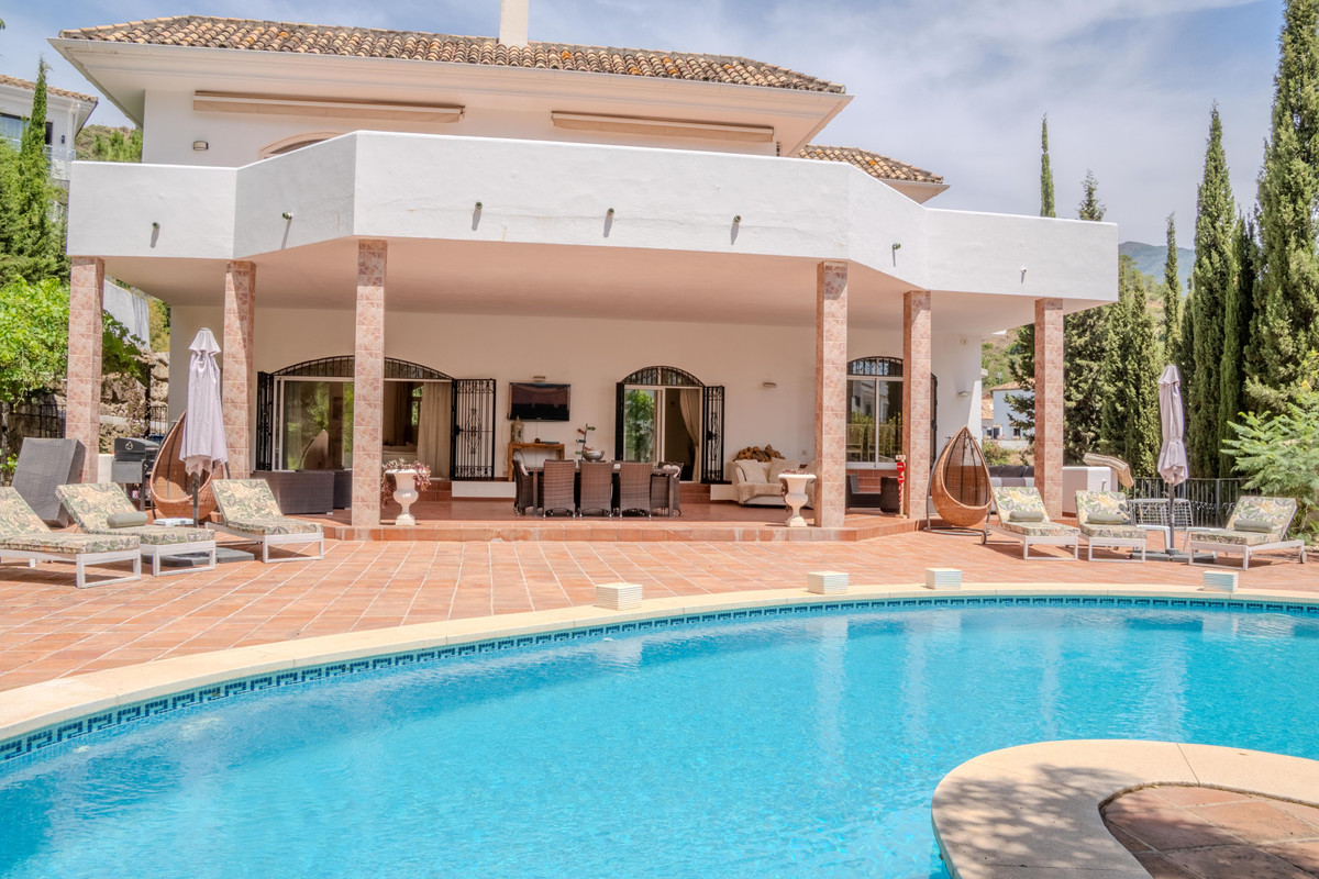 6 Bed Townhouse for sale in Benahavís Costa Del Sol, Málaga, Spain