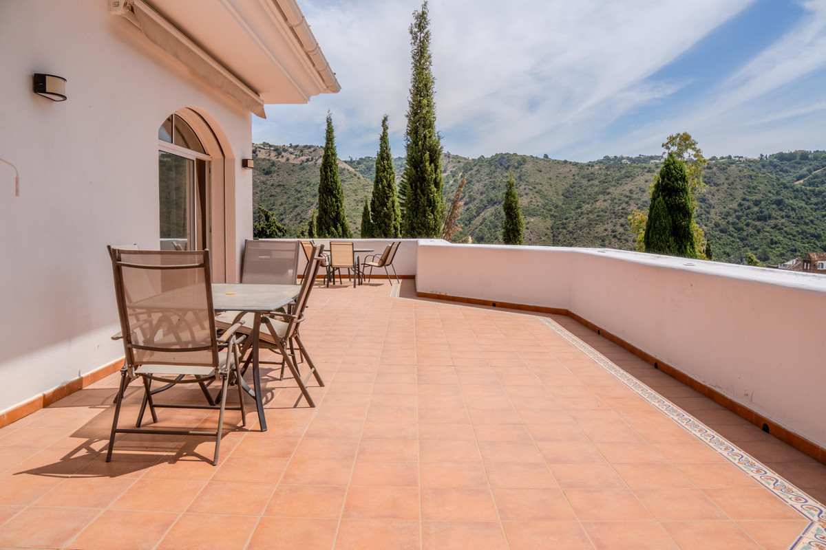 6 Bed Townhouse for sale in Benahavís Costa Del Sol, Málaga, Spain