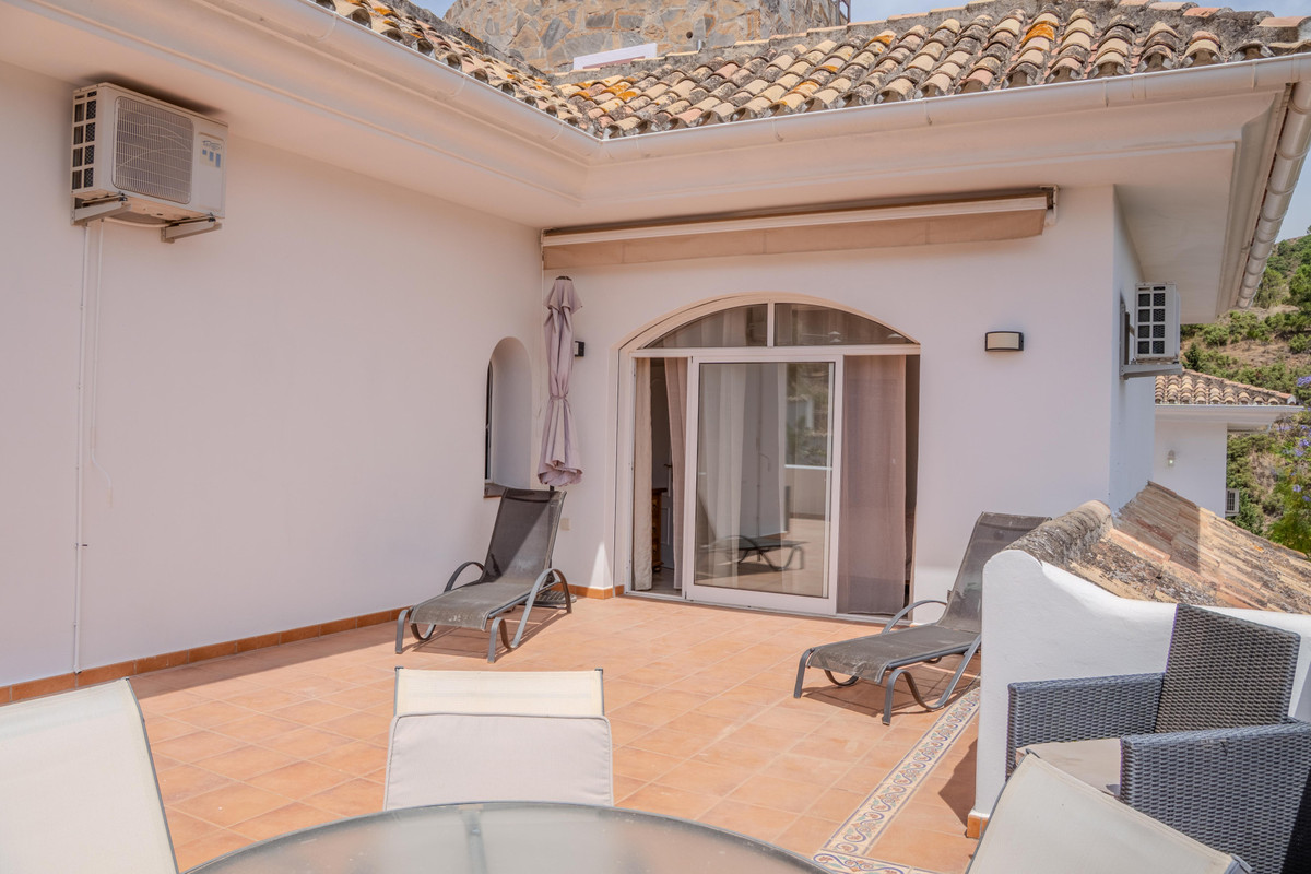 6 Bed Townhouse for sale in Benahavís Costa Del Sol, Málaga, Spain