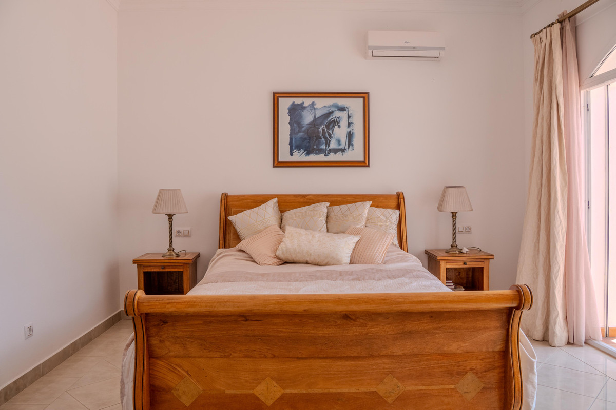 6 Bed Townhouse for sale in Benahavís Costa Del Sol, Málaga, Spain