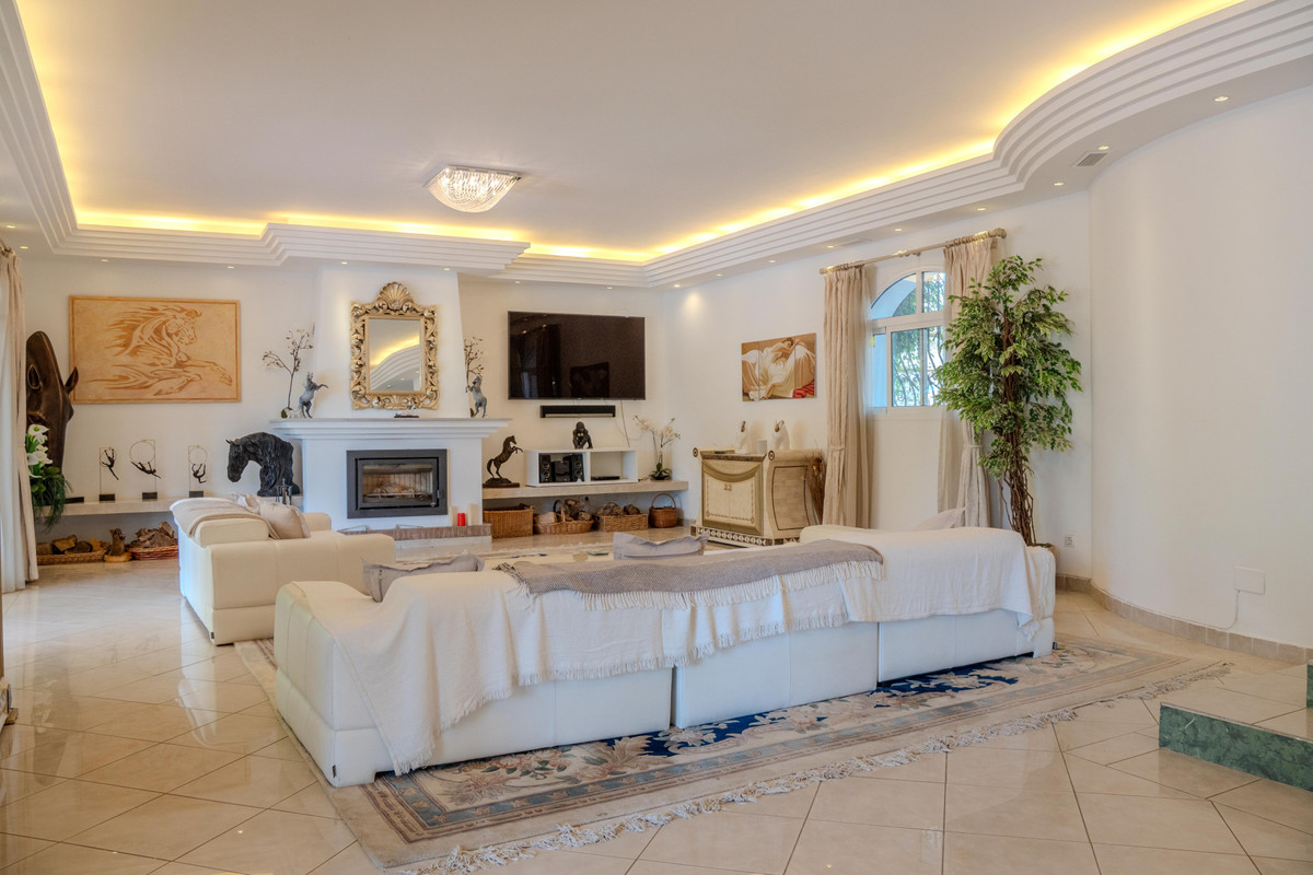 6 Bed Townhouse for sale in Benahavís Costa Del Sol, Málaga, Spain