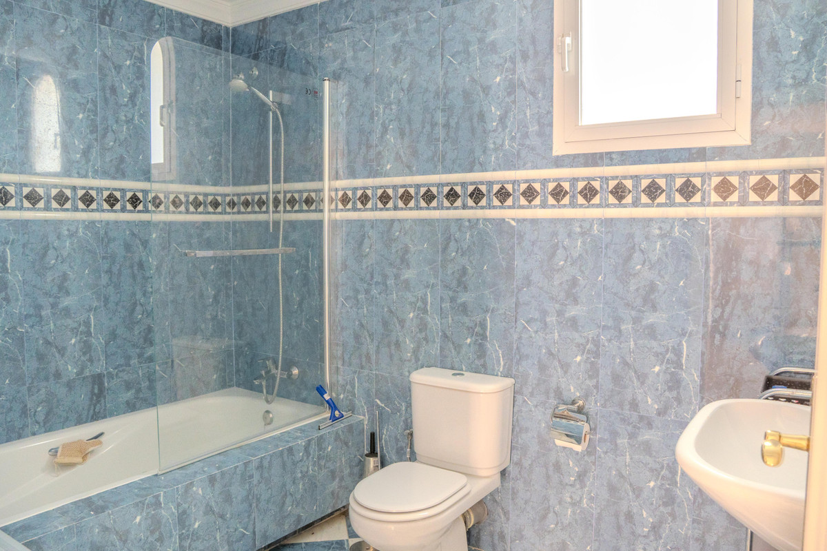 6 Bed Townhouse for sale in Benahavís Costa Del Sol, Málaga, Spain