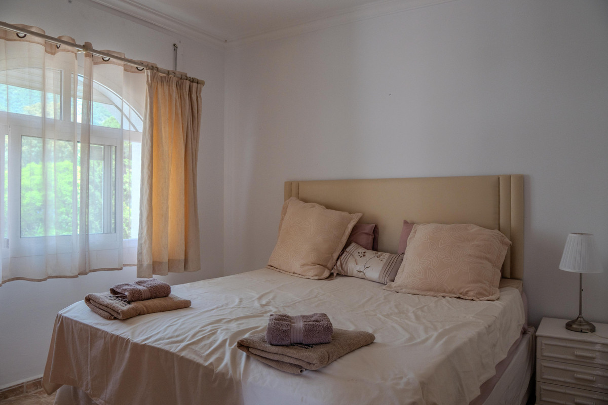 6 Bed Townhouse for sale in Benahavís Costa Del Sol, Málaga, Spain