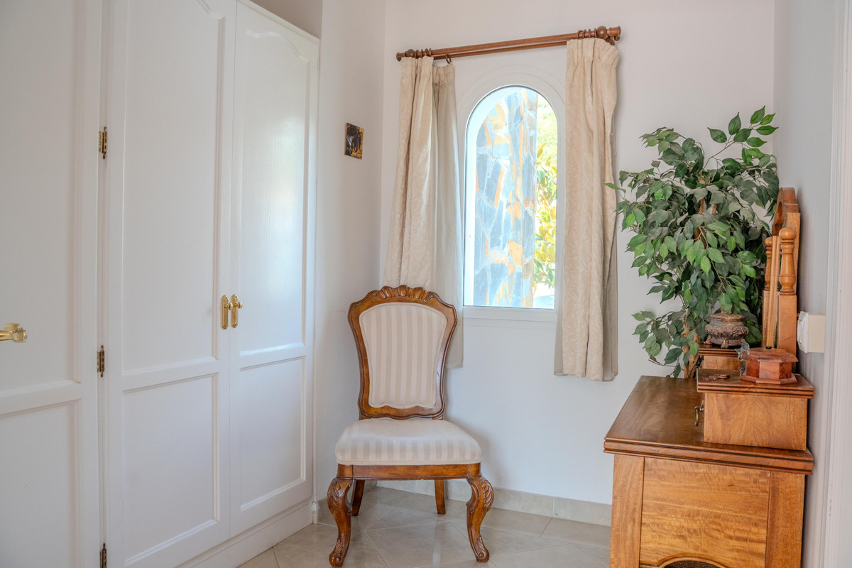 6 Bed Townhouse for sale in Benahavís Costa Del Sol, Málaga, Spain