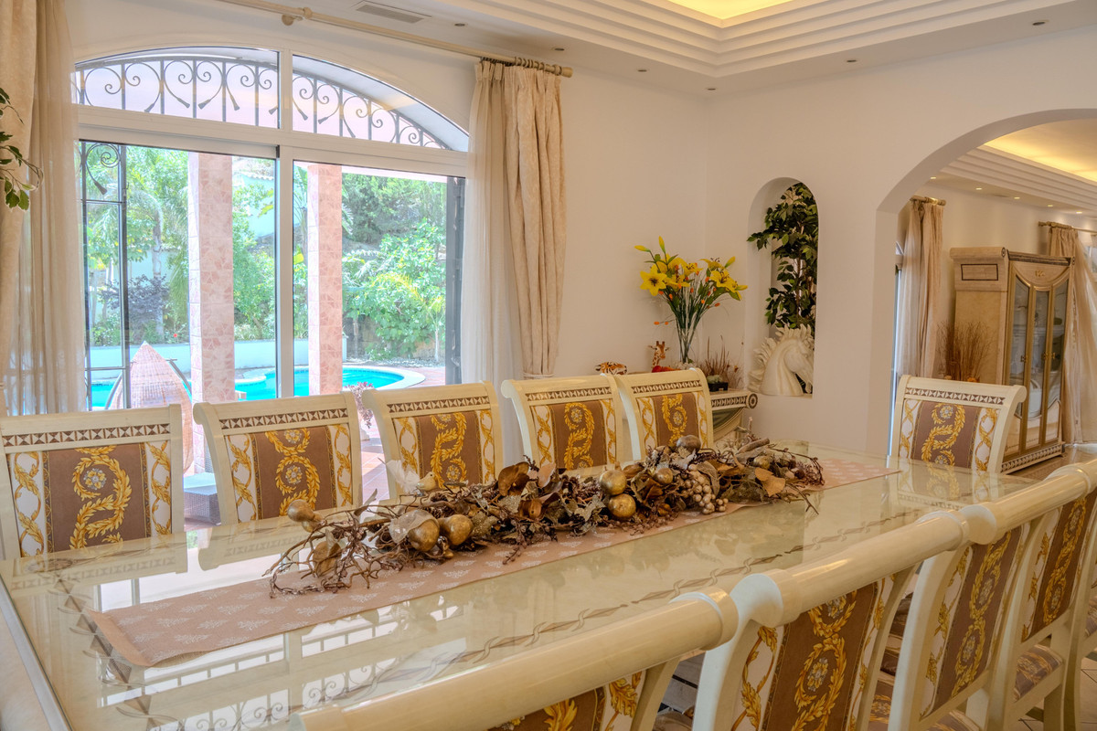 6 Bed Townhouse for sale in Benahavís Costa Del Sol, Málaga, Spain