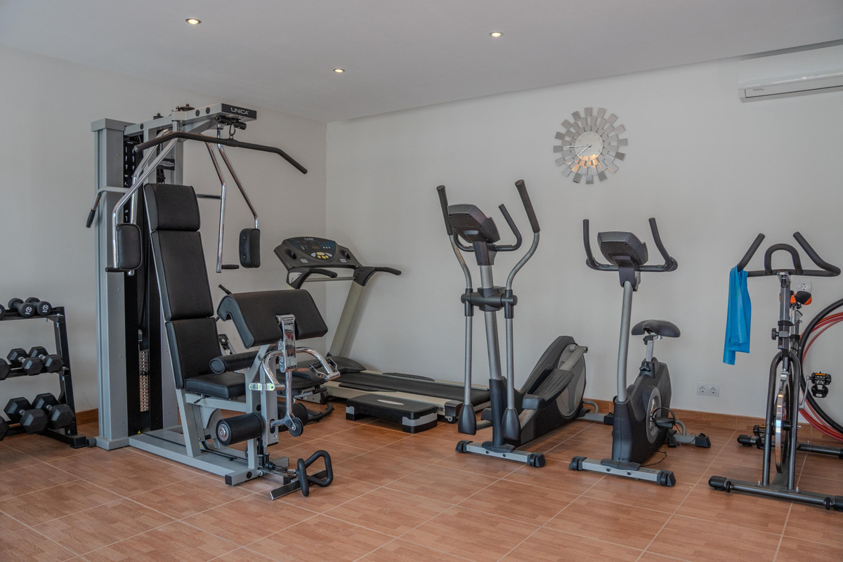 6 Bed Townhouse for sale in Benahavís Costa Del Sol, Málaga, Spain