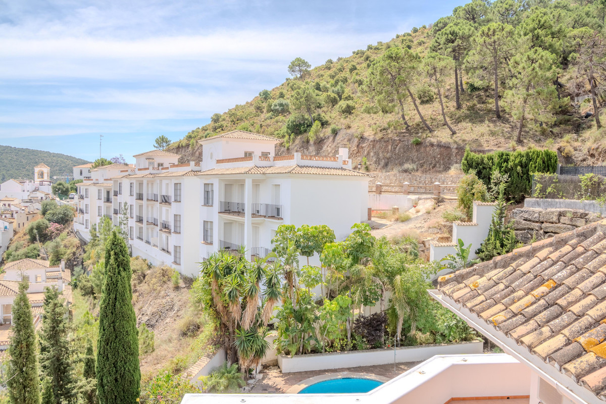 6 Bed Townhouse for sale in Benahavís Costa Del Sol, Málaga, Spain