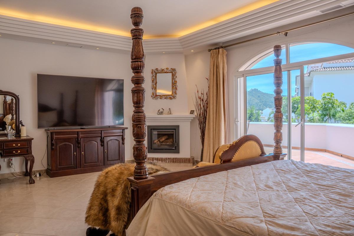 6 Bed Townhouse for sale in Benahavís Costa Del Sol, Málaga, Spain