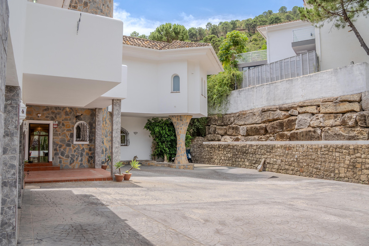 6 Bed Townhouse for sale in Benahavís Costa Del Sol, Málaga, Spain