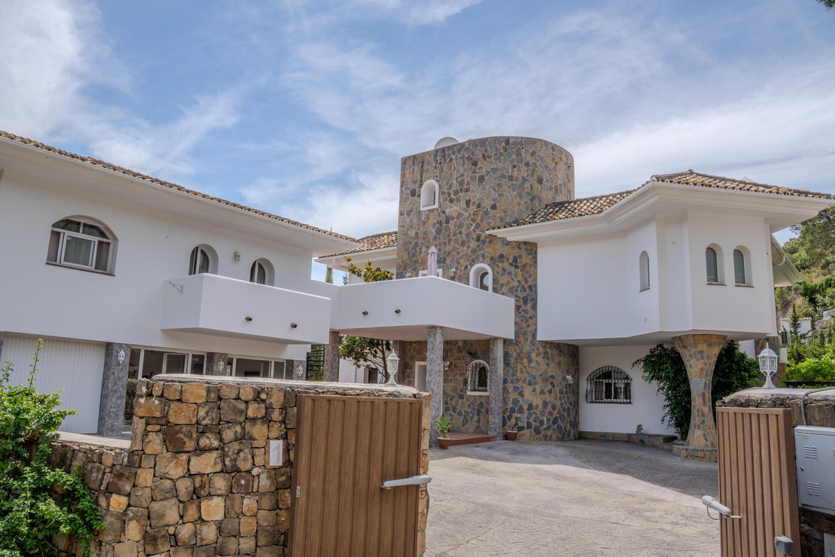 6 Bed Townhouse for sale in Benahavís Costa Del Sol, Málaga, Spain